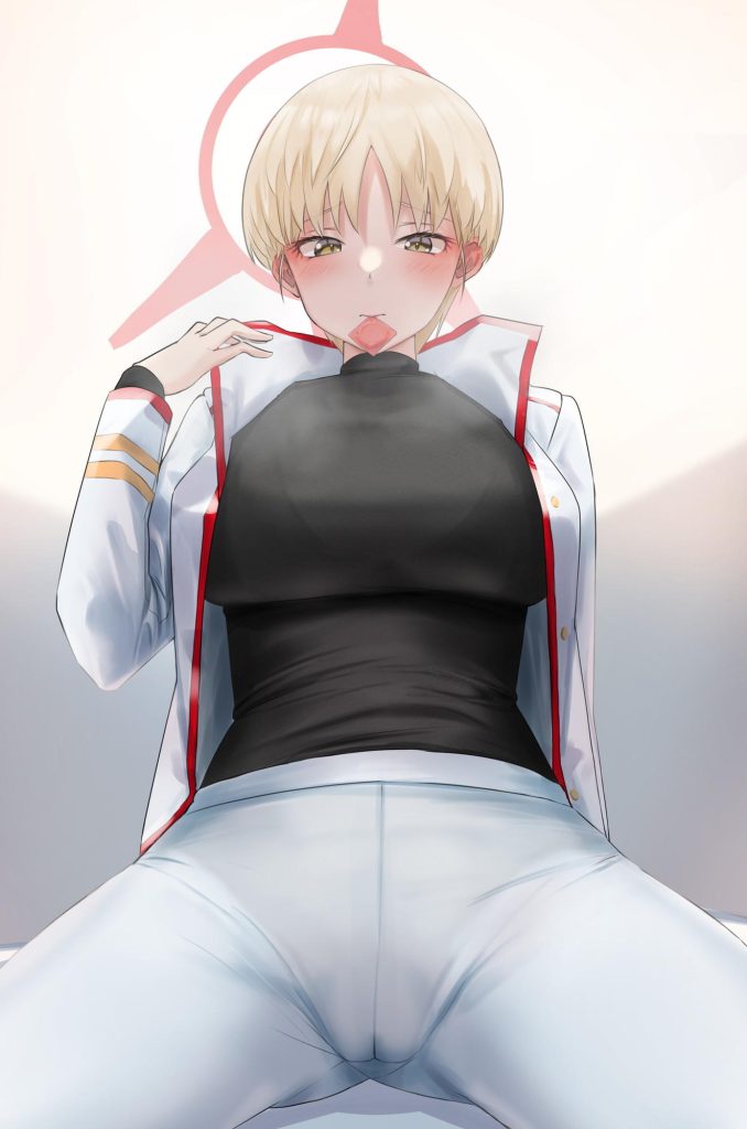 制服を期待する人が集まる画像倉庫。
