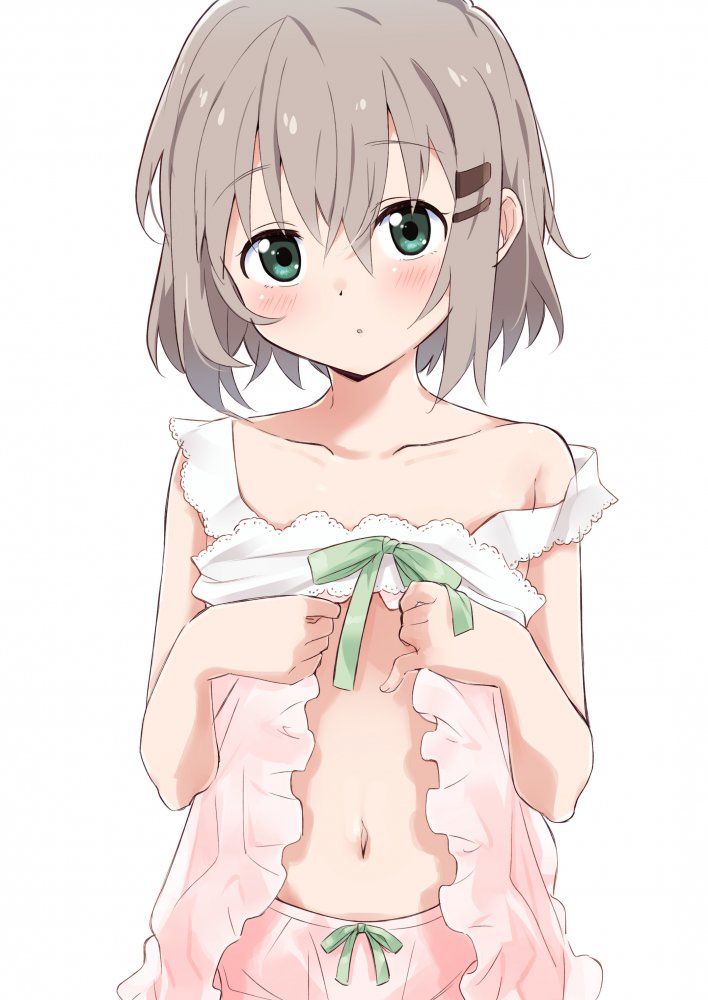 たくし上げを期待する人が集まる画像倉庫。