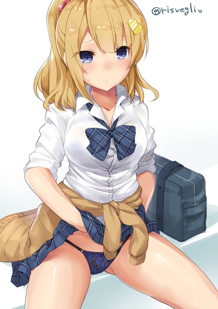 たくし上げを期待する人が集まる画像倉庫。