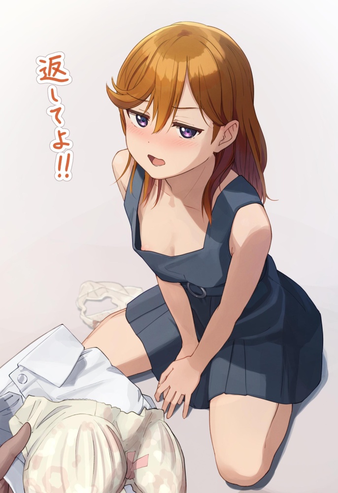 胸チラの背徳感あふれるエロ画像