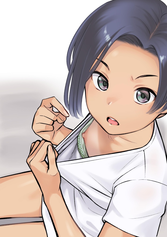 胸チラの背徳感あふれるエロ画像