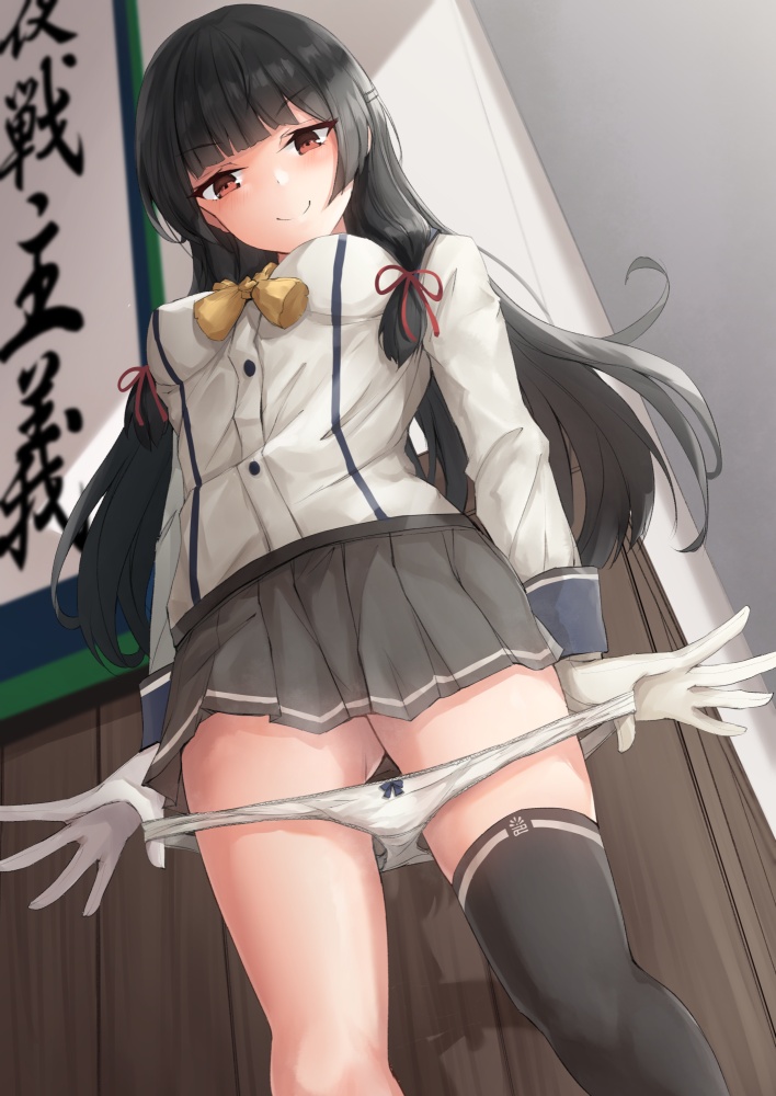 こんなにエロ過ぎる脱ぎかけの画像は反則です!
