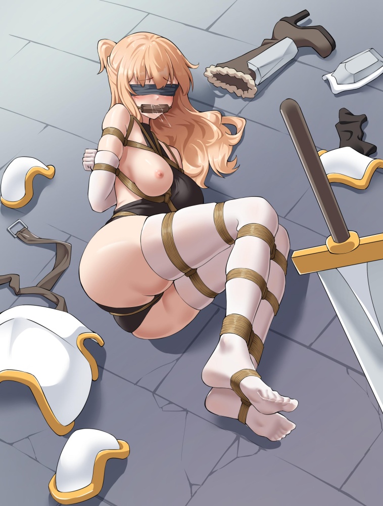 目隠しのエッチな魅力が分かるエロ画像