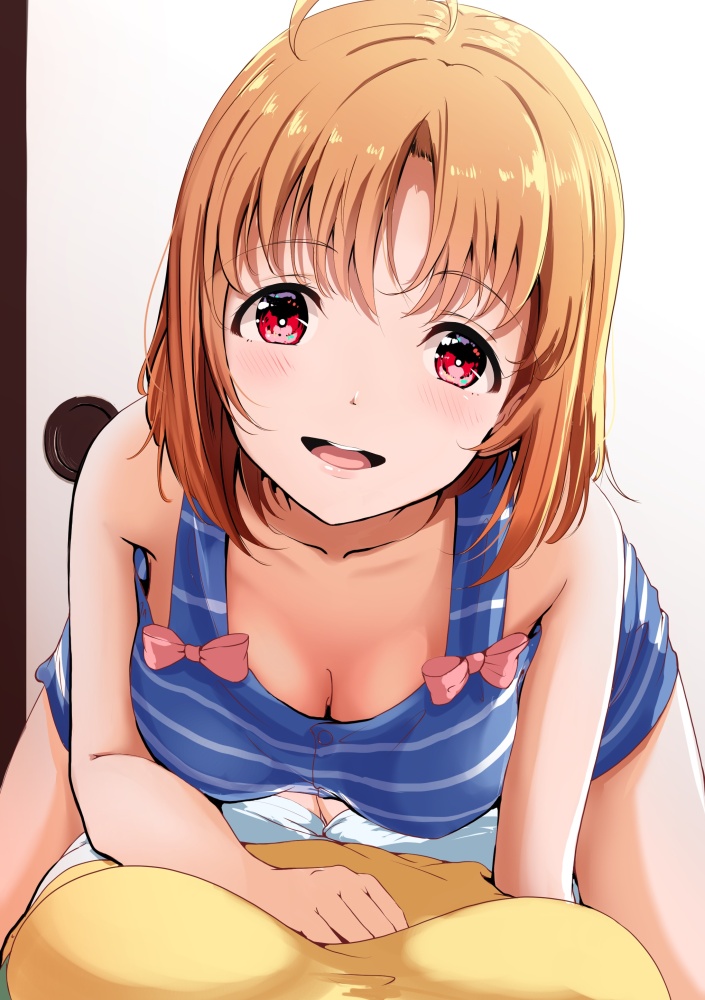 胸チラのエロ画像