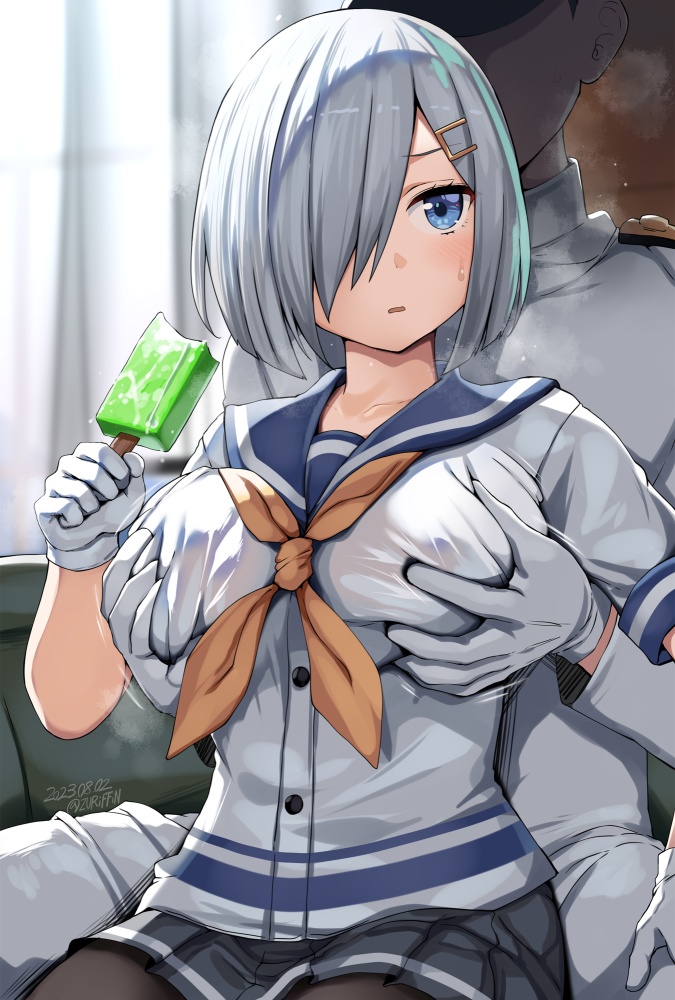 乳揉みのドエロい画像
