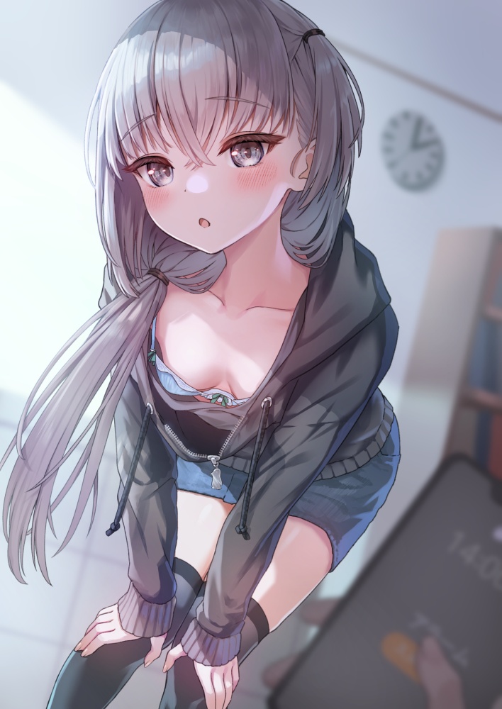 胸チラのエロ画像 2