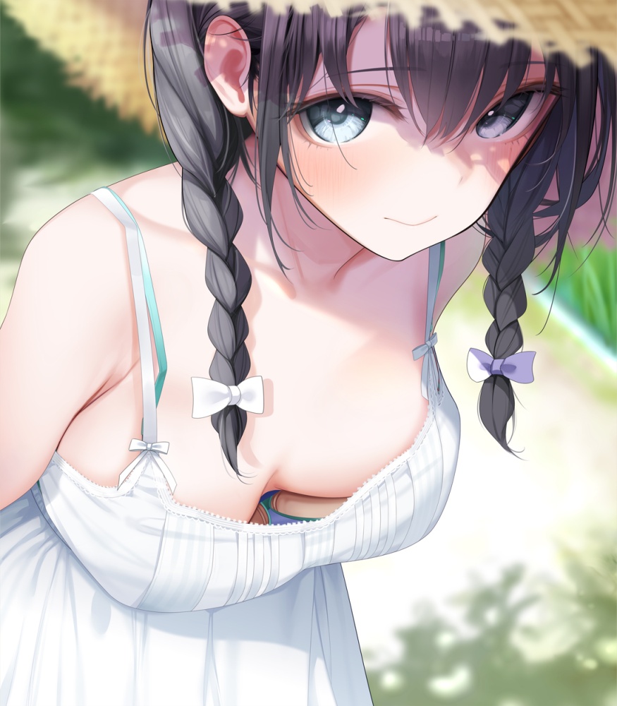 胸チラのエロ画像 16